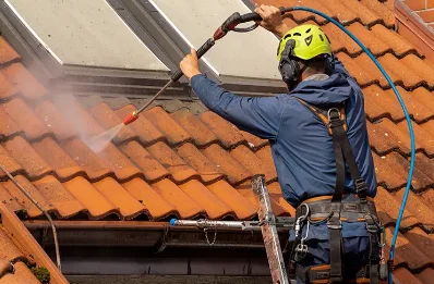 Démoussage et hydrofuge de toiture à Glanges